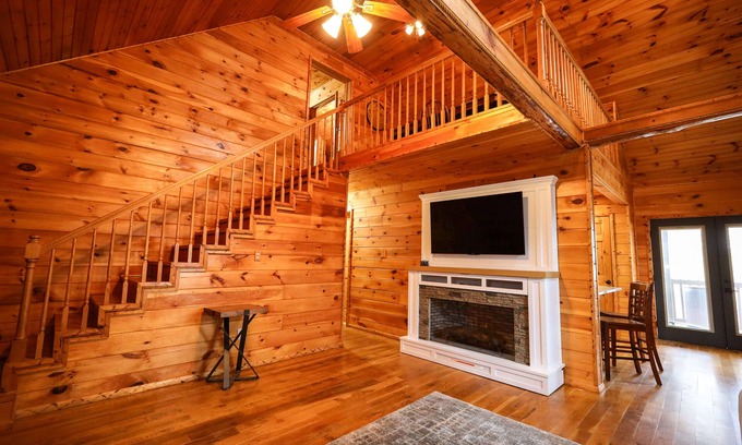 Bruno Cabina | 3 miles to the Buffalo River. High speed internet. Private! Great fire pit