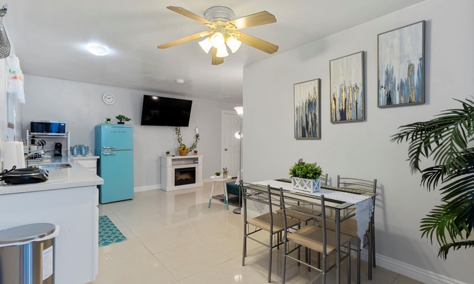 Las Vegas Casa | 3 miles to the strip 1 BR 1 bath with private entry/yard In-Law house. Peaceful