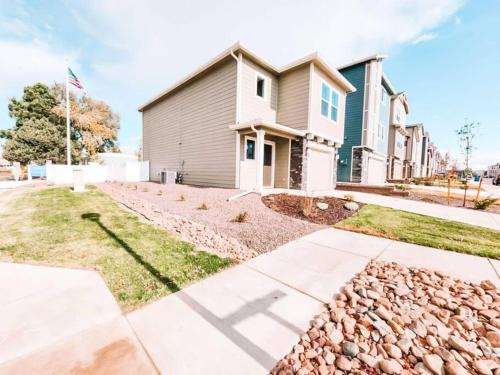 Southeast Colorado Springs Casa | 3 Min to Airport Gates Pet Friendly Townhouse
