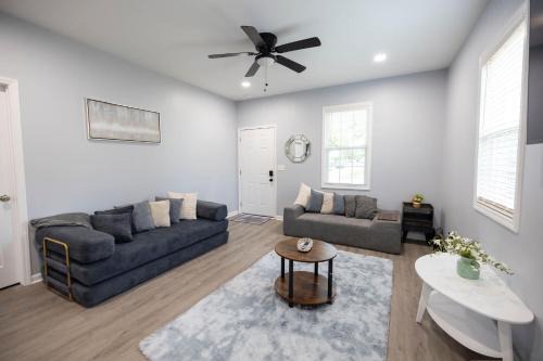 Burlington Casa | 3 Min to Downtown - 10 Min to Elon - Smart TVs