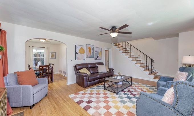 Speedway Casa | 3 min walk to IMS First Turn! King Bed - Full Kitchen - Peaceful front porch!