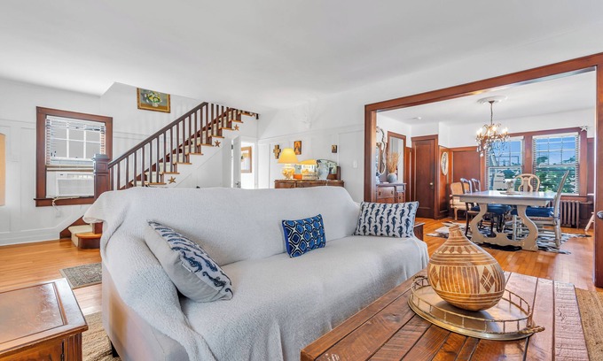 Seaside Heights Casa | 3 mins to beach! Bayview, 5 beach tags, plenty of space, outdoor shower, firepit