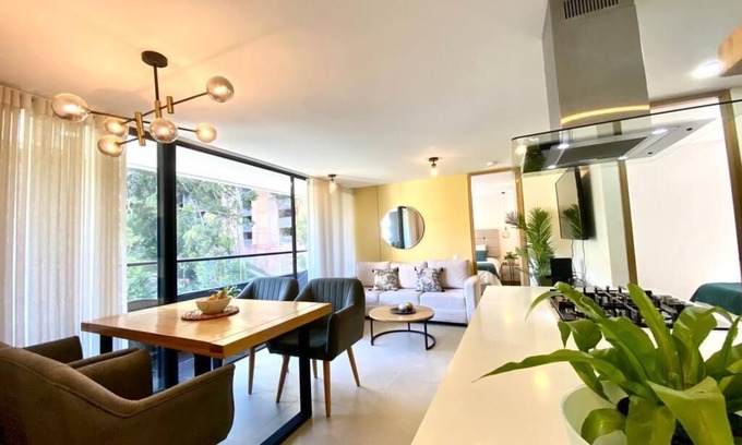 Castropol Apartamento | A 3 minutos del tunel del aeropuerto , ideal para familias!