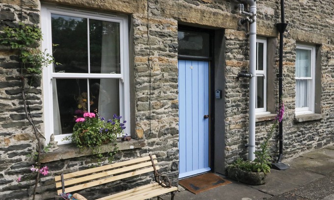 Sedbergh Cabaña | 3 MOUNTAIN VIEW, pet friendly, character holiday cottage in Sedbergh