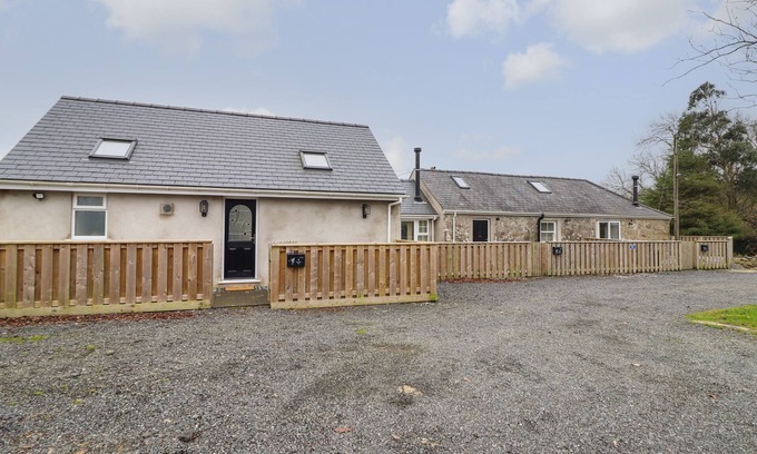 Llangefni Cabaña | 3 MOUNTAIN VIEW, pet friendly, character holiday cottage in Llangefni