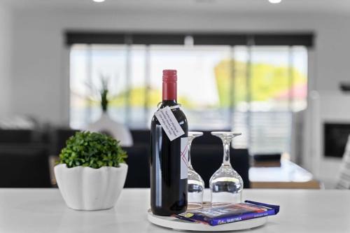 Victor Harbor Casa | 3 Night August Special - Grantley Haven - No Linen Included