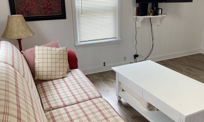 Ludington Cabaña | 1 or 2 night availability! 2 blocks from beach, pickle ball, 4 blocks to town.