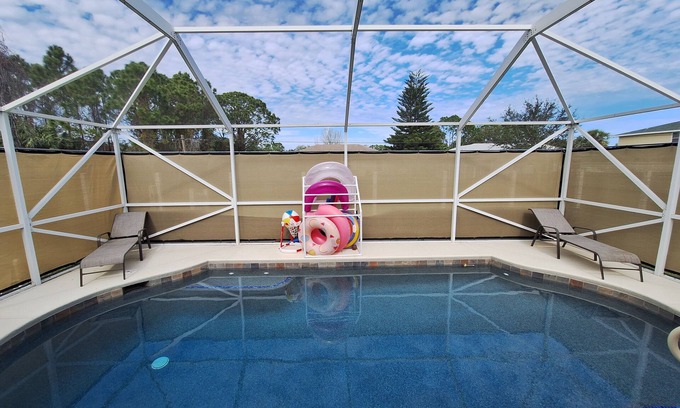 Sebastian Highlands Casa | 🍹🌞 3 Palms Oasis! Heated Saltwater Pool, Poolside TV, Near Beaches, Wi-Fi!