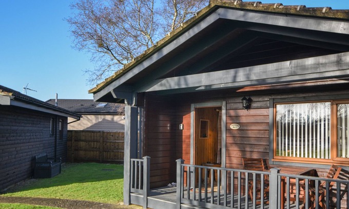 Combpyne Cabina | 3 PINEWOOD RETREAT, romantic, character holiday cottage in Lyme Regis
