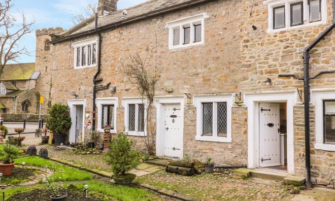 Whalley Casa | 3 Poole End
