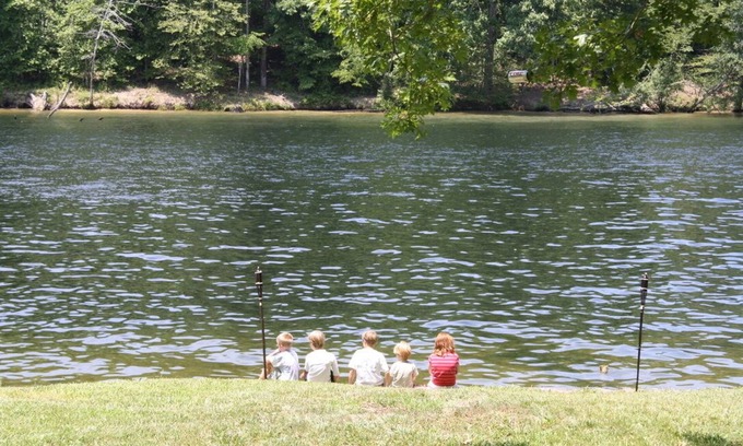 Mountain Pine Casa | 3 private properties, Solar Eclipse, water front, hot tub, new reno, pics coming