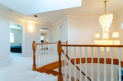 Queensborough Casa | 3 Private, spacious, bright rooms in a Gorgeous house