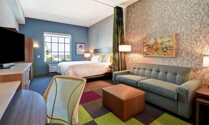 Jekyll Island Hotel | 3 Relaxing Units! Onsite Pool, Kitchen, Pets Allowed, Near Glory Beach!