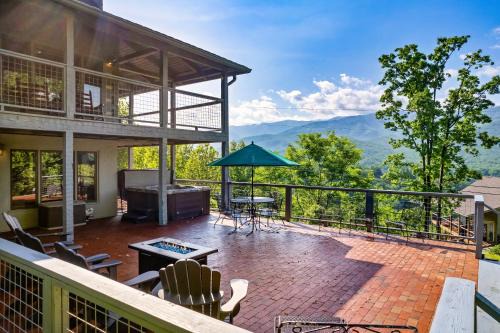 Gatlinburg - Pigeon Forge Casa | 3 Resort pools! Fire Pit! Hot Tub! Nerf Gun Wall! Arcade! Ping Pong! Pickleball!