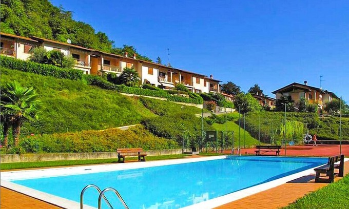 Castello Apartamento | 3-room apartment in a residence with pool and sunbathing lawn