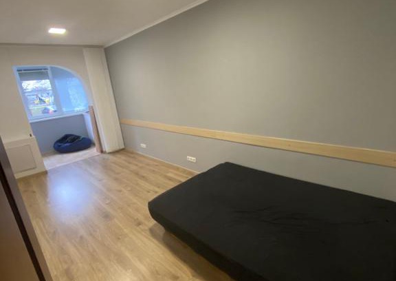 Dniprovs'kyi District Apartamento | 3 rooms apartment near subway