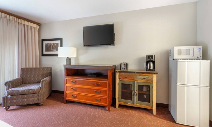 Kohls Ranch Complejo | 3 Serene Units, Restaurant, Close to Mongollon Rim Visitor Center!