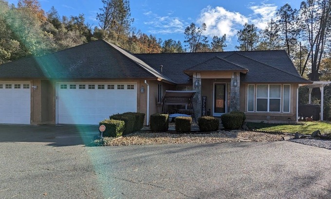 Redding Casa | 3 Shasta's Retreat: Spa & Pool+GameRoom