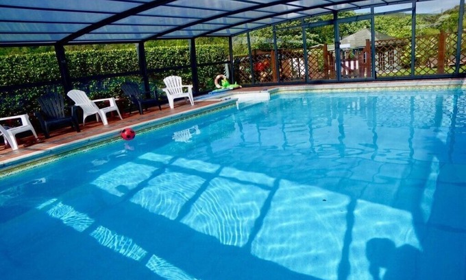 Portreath Apartamento | CANCELACIÓN 10-17 Y 24-31 AGOSTO ~ PISCINA + HOTUB + BBQ + WIFI ~ PLAYA ~ PUBS ~ TIENDAS ~ A3