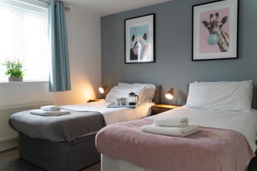 Corby Apartamento | 3 Smart TVs, Sleeps 3, VAN PARKING, Fast WIFI