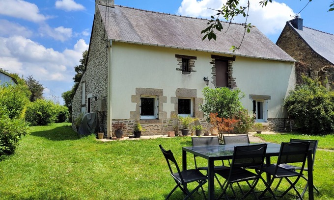 La Croix-Hellean Casa | 3-star gîte. Beautiful family home in the Breton countryside