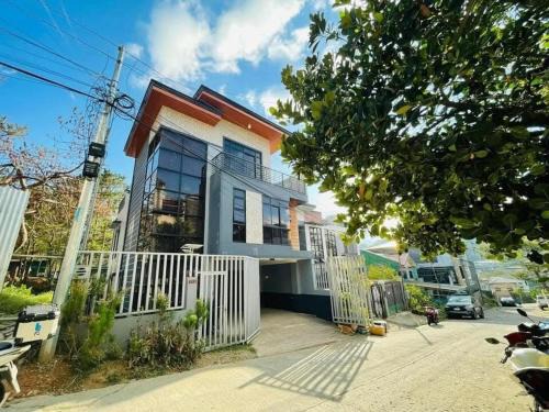 Baguio Casa | 3 Storey Baguio Modern Transient House by DeiGratia