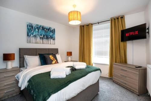 Cwmbrwla Apartamento | 3 Storey House, 2 Bathrooms, Smart Tv's all rooms!