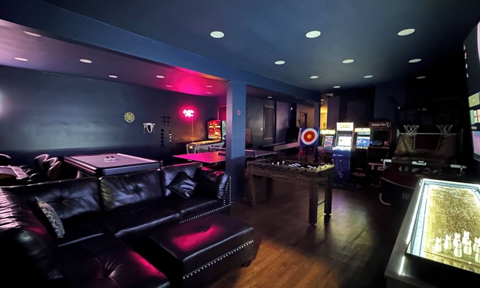 Constable Hook Casa | 3 Story Building: 6Bed 4Bath, Arcade, Massage Lounge, train 7min, NYC 20min