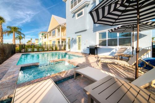 West Kissimmee Casa | 3 Story Cottage With Private Pool Near Disney With Margaritaville Resort & Island H20 Access - 8105Su