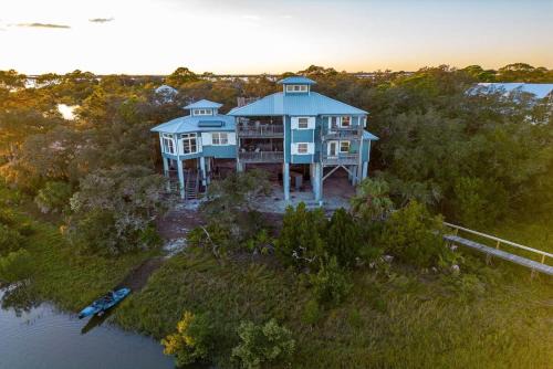 Cedar Key Casa | 3 Story Haven Fire Pit kayaks updated 360 Views