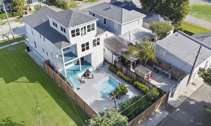 Holy Cross District Casa | 3 Story Home w Pool, Mississippi River panoramic views and just minutes from FQ