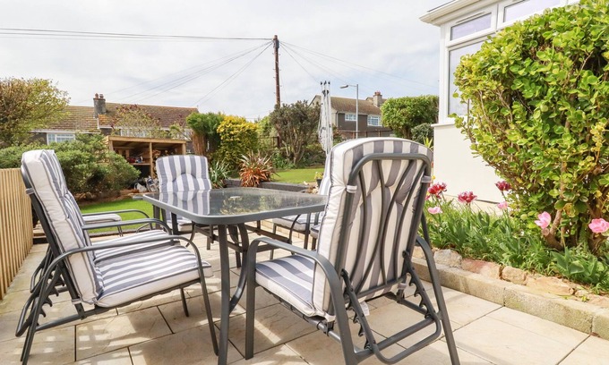 Pelynt Casa | 3 SUMMER LANE PARK, pet friendly, with open fire in Pelynt