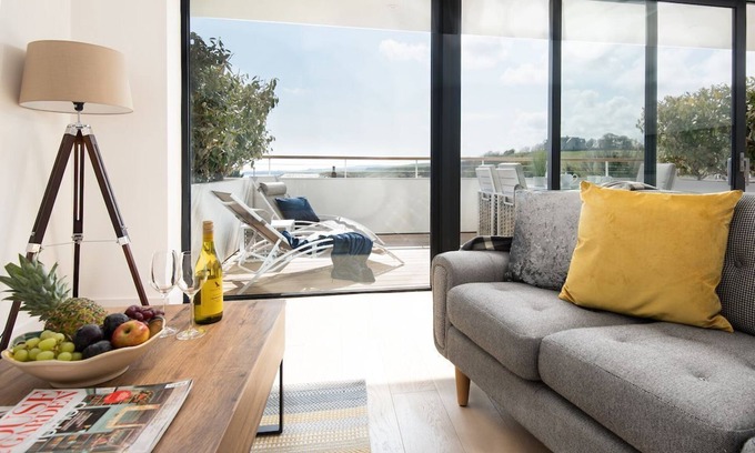 St Abbs Apartamento | 3 THE BAY - A minimalist apartment with sweeping sea views over Coldingham Bay.