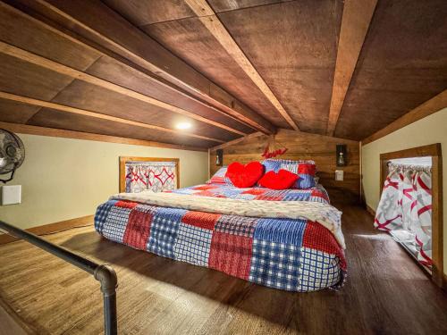 Hico Casa | 3 Tiny Town Romantic tiny home Animals Fire Pit by Vacation Your Way