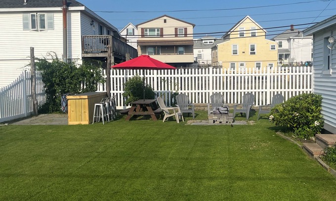 Salisbury Beach Casa | 3 to 4 Minute walk to the beach, restaurants and fun!