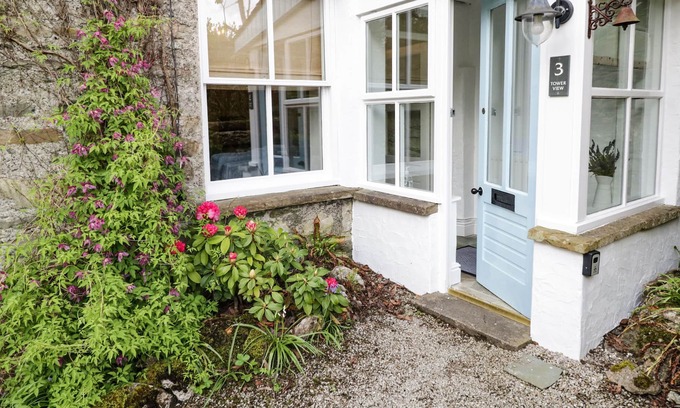Lindale Cabaña | 3 TOWER VIEW, family friendly, character holiday cottage in Lindale