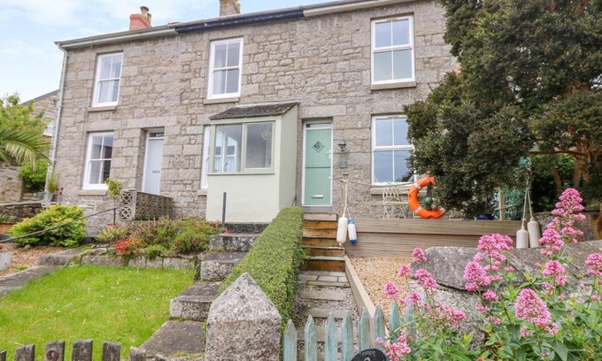Paul Casa | 3 Trungle Cottages
