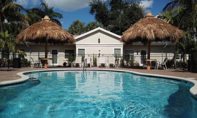Siesta Key Hotel | #3-TwinPalms-King Studio Suite