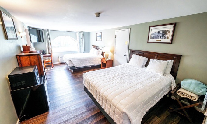 Shawnee On Delaware Hotel | 3 Units | Charming Mountain Hideaway | Relax in Style Surrounded by Nature Views