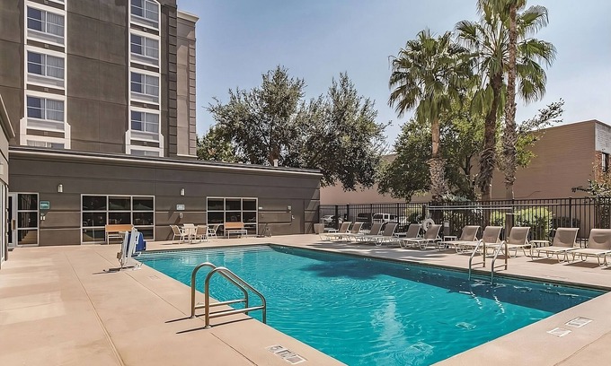 Arsenal Casa | 3 Units Near Hertzberg Circus Museum, Pool, FREE Parking & Breakfast!