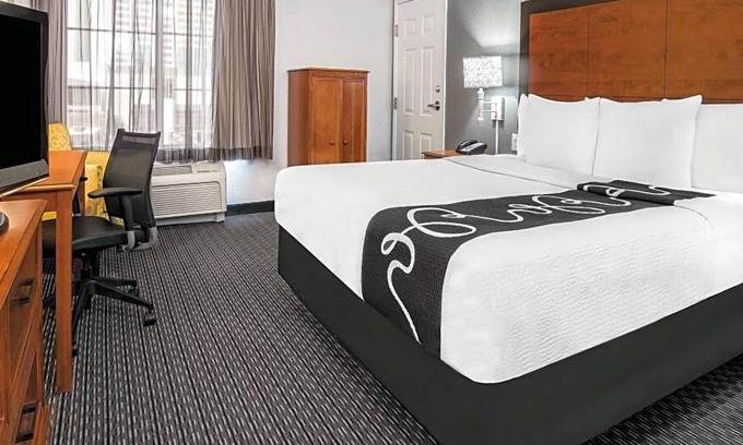 Arsenal Casa | 3 x King Bed ADA at La Quinta Inn by Wyndham San Antonio Downtown