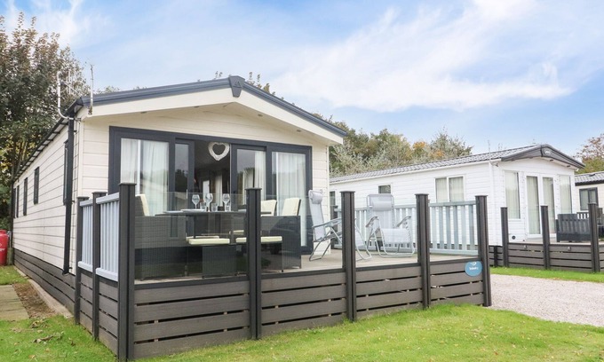 Yealand Conyers Cabaña | 3 YEALANDS, pet friendly, character holiday cottage in Carnforth