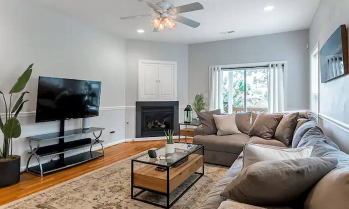 Chic's Beach Casa | 30+ day - Chics Beach Area, Short Walk to Beach!