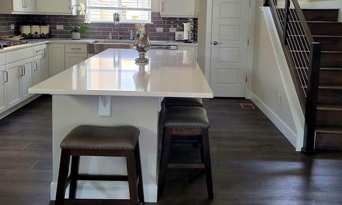 The Meadows Casa | 30 Day min stay Newer 3 Bed 3 Bath Rooftop House close to Outlet Malls