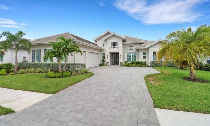 Naples Casa | 30-day minimum lease | Naples Reserve | 2 bedrooms | 2 office spaces with pull-out couches | 3 bathrooms