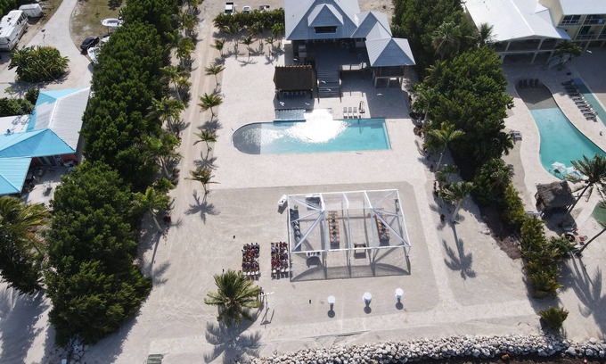 Marathon Villa | 30 DAY RENTAL ONLY! Beautiful 2.5 acre waterfront villa with pool , & tiki bar