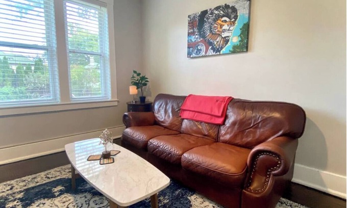 Detroit Apartamento | 30+Day Rentals + Comfy & Professional-Friendly