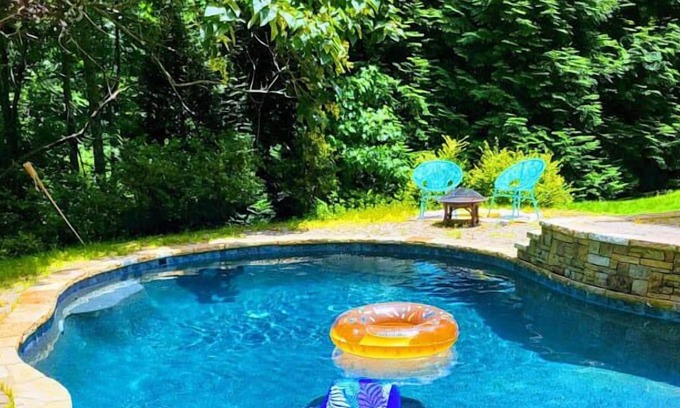 Cumming Casa | Luxury Lake Lanier Retreat 2 Bdrm Private Pool