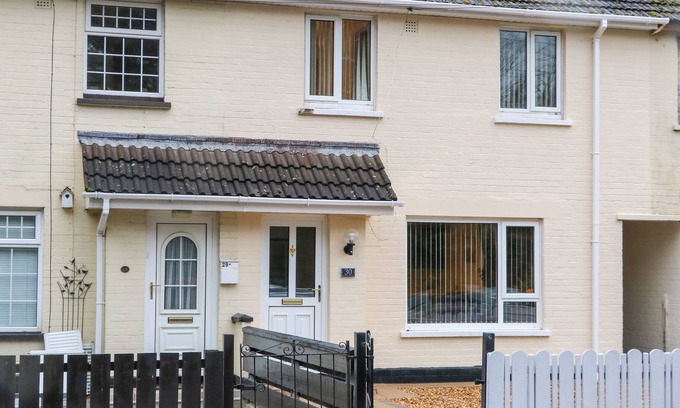 Lisburn Casa | 30 EGLANTINE CRESCENT, pet friendly, with a garden in Lisburn