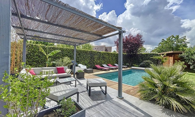 Saint-Pierre-du-Perray Casa | 30 KM from Paris, quiet house with heated swimming pool